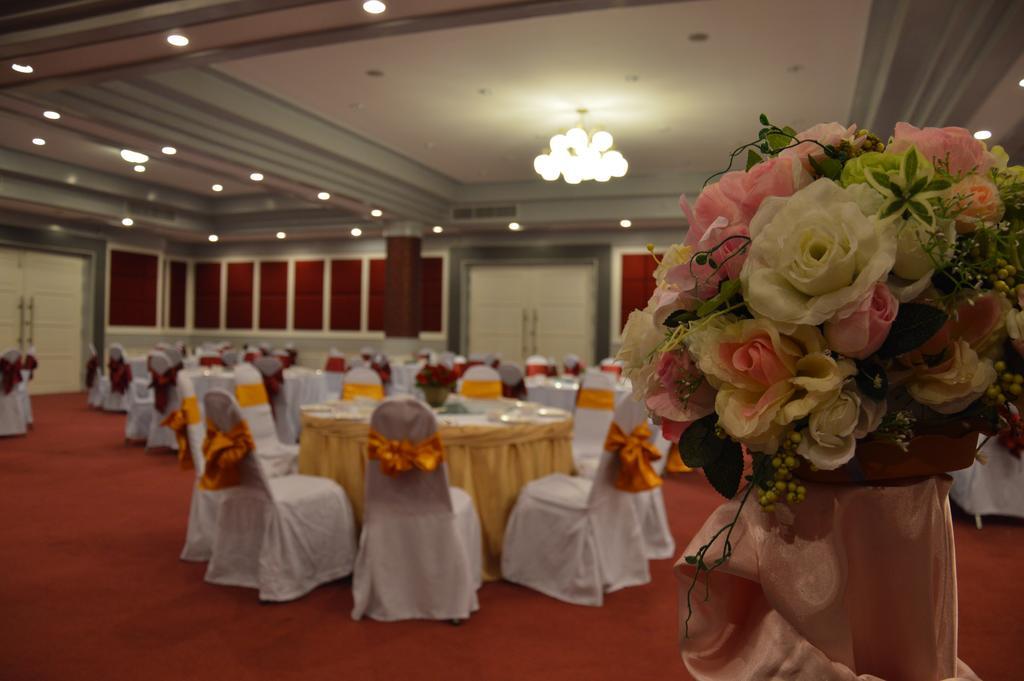 Raya Grand Hotel Nakhonratchasima Exterior foto