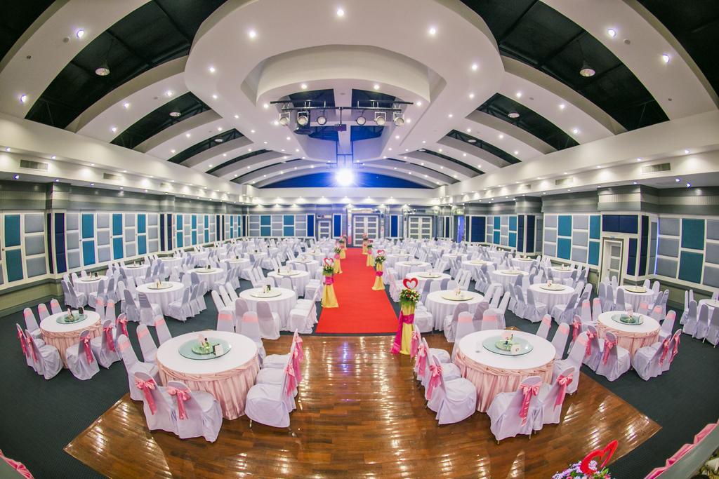 Raya Grand Hotel Nakhonratchasima Exterior foto