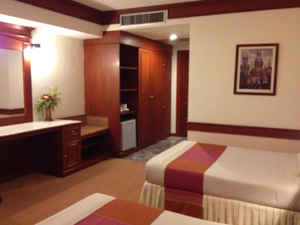 Raya Grand Hotel Nakhonratchasima Habitación foto