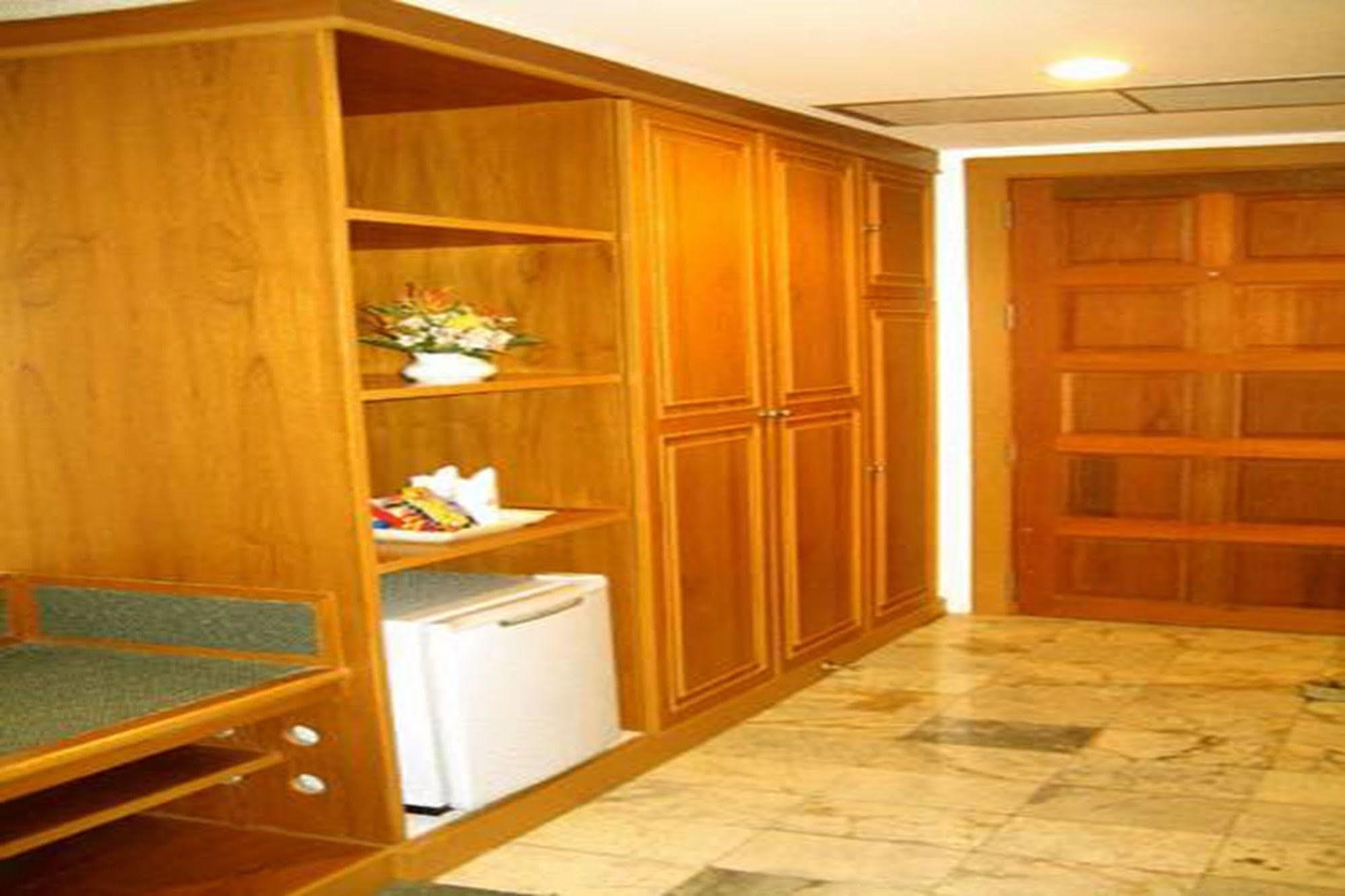 Raya Grand Hotel Nakhonratchasima Exterior foto