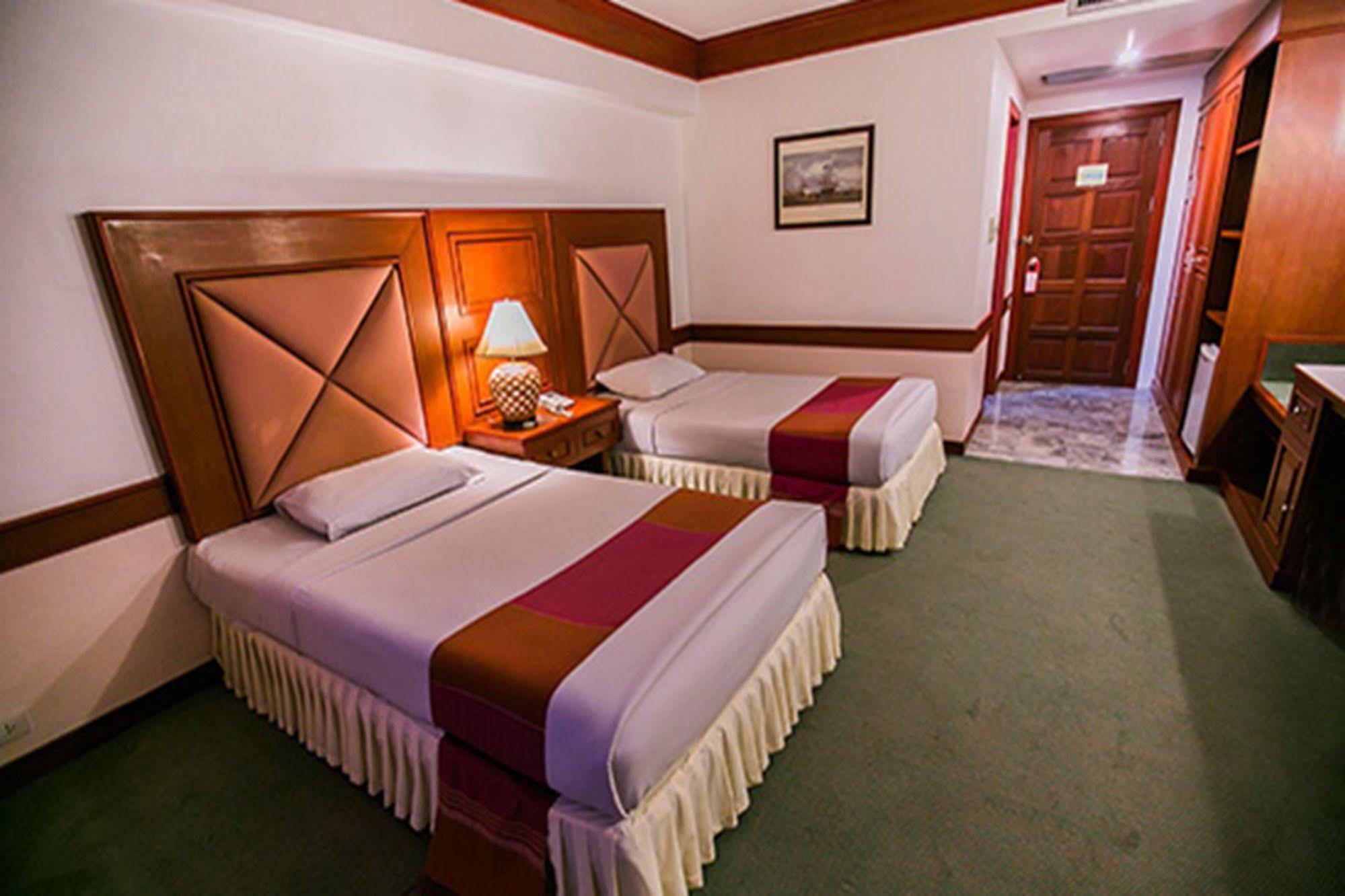 Raya Grand Hotel Nakhonratchasima Exterior foto