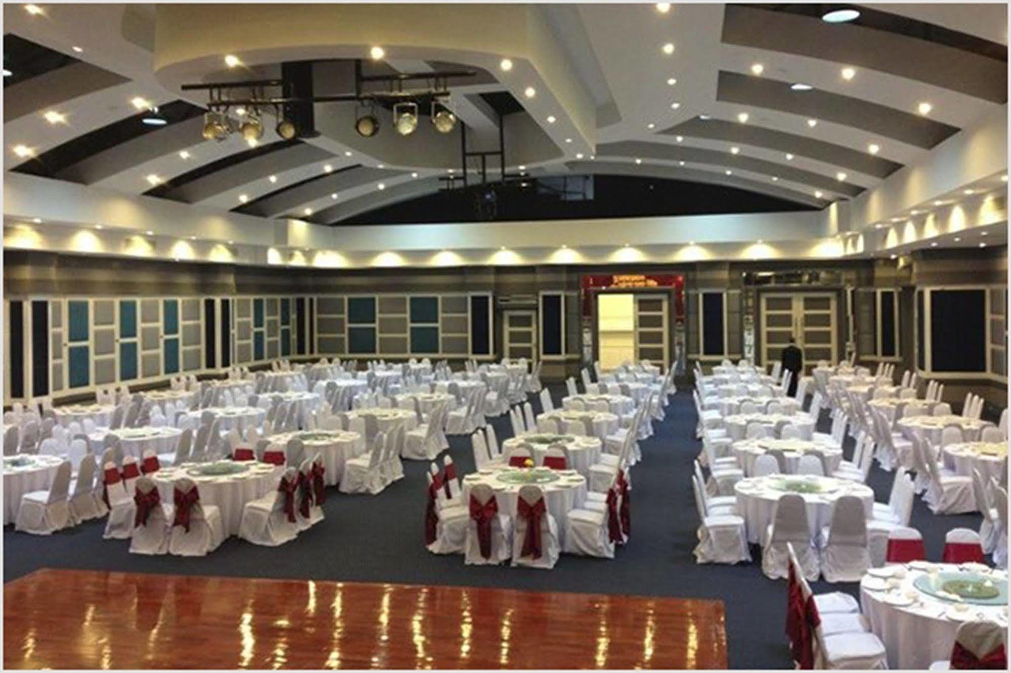 Raya Grand Hotel Nakhonratchasima Exterior foto