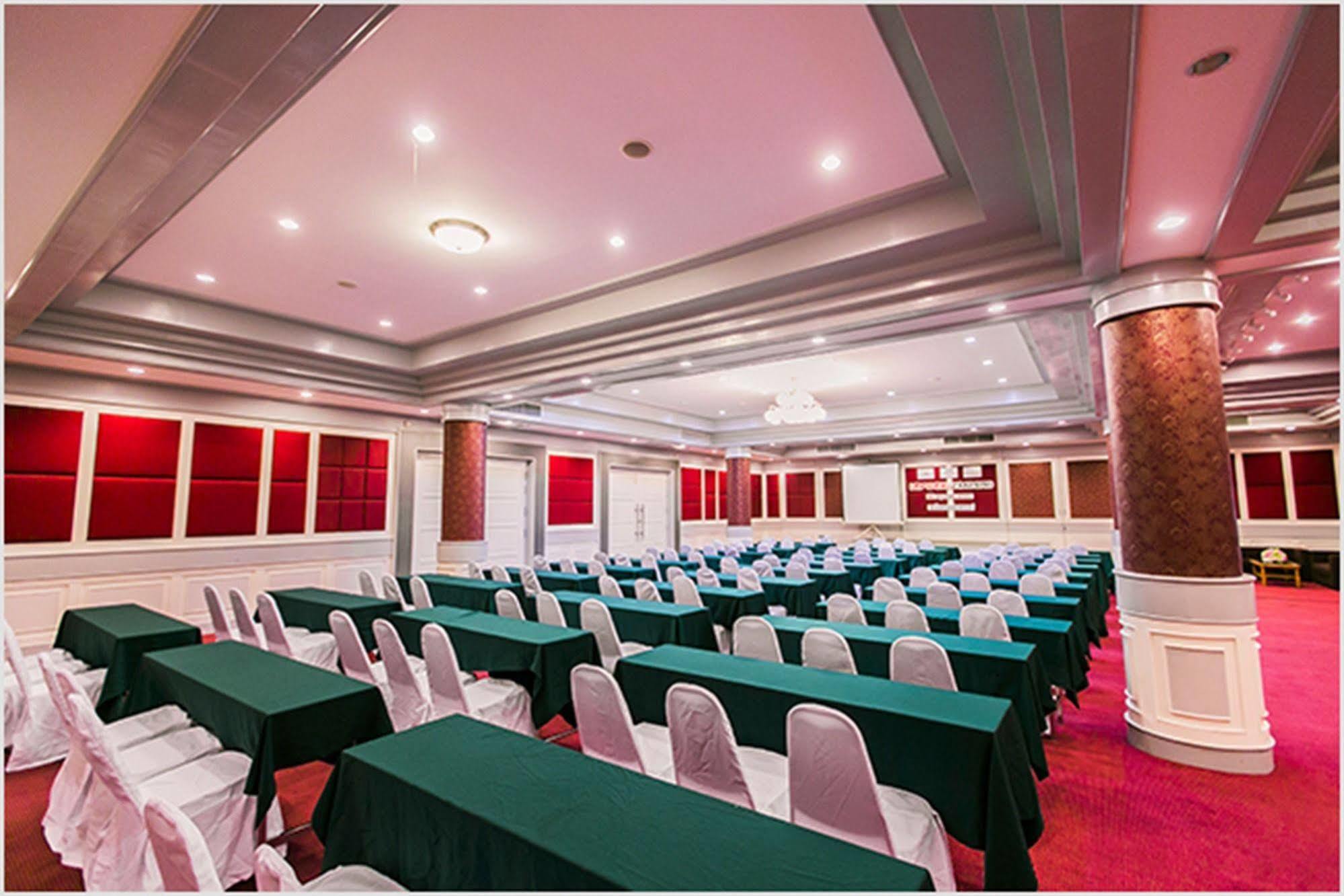 Raya Grand Hotel Nakhonratchasima Exterior foto