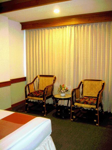Raya Grand Hotel Nakhonratchasima Habitación foto